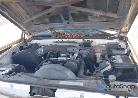 1998 Chevrolet C1500 Fleetside z USA, uszkodzony, nr VIN 2GCEC19R5W1215584